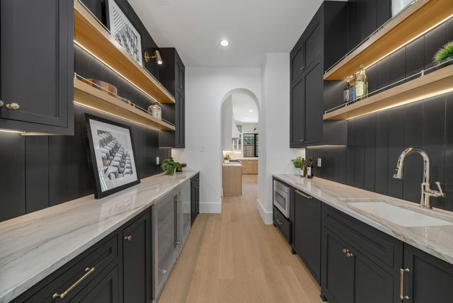 7004 Irongate Lane, Dallas, TX 75214