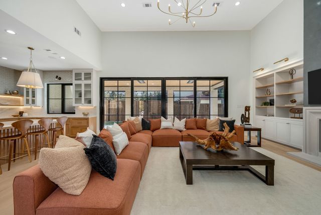 7004 Irongate Lane, Dallas, TX 75214