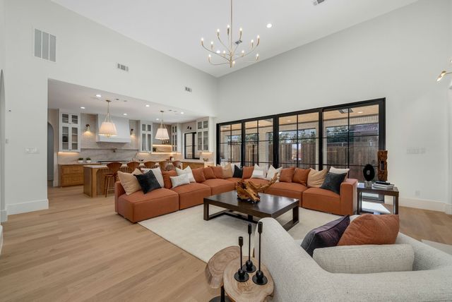 7004 Irongate Lane, Dallas, TX 75214