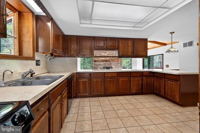 241 SUNDEW LN, Pasadena, MD 21122