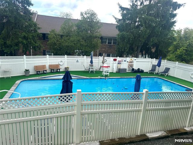 20 E Maple Street, Teaneck, NJ 07666