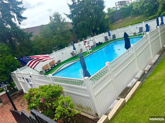 20 E Maple Street, Teaneck, NJ 07666