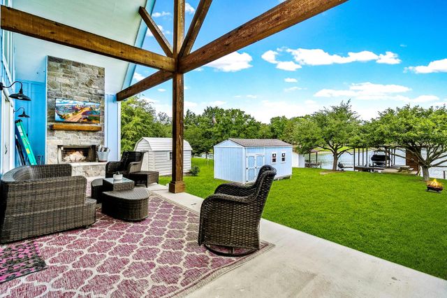 318 Harbor View Drive, Livingston, TX 77351