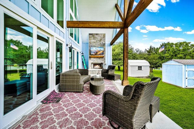 318 Harbor View Drive, Livingston, TX 77351