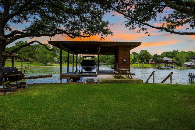318 Harbor View Drive, Livingston, TX 77351