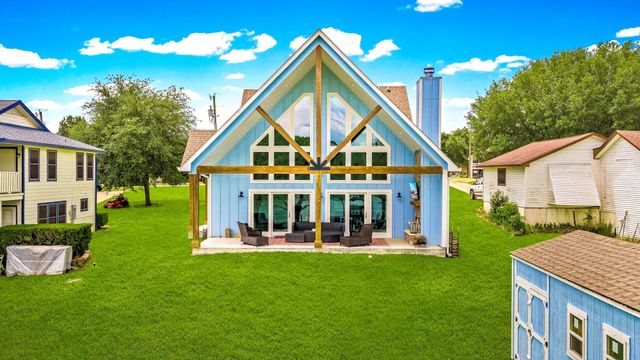 318 Harbor View Drive, Livingston, TX 77351