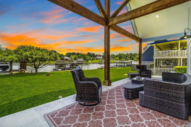 318 Harbor View Drive, Livingston, TX 77351