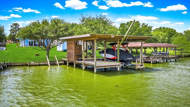 318 Harbor View Drive, Livingston, TX 77351