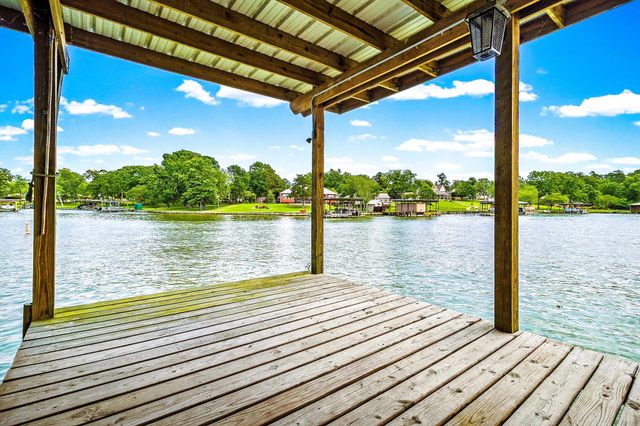 318 Harbor View Drive, Livingston, TX 77351