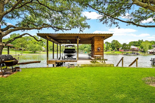 318 Harbor View Drive, Livingston, TX 77351