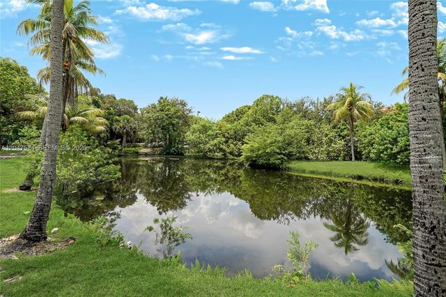 7000 NW 17th Street 303, Plantation, FL 33313