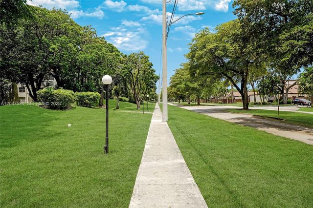 7000 NW 17th Street 303, Plantation, FL 33313