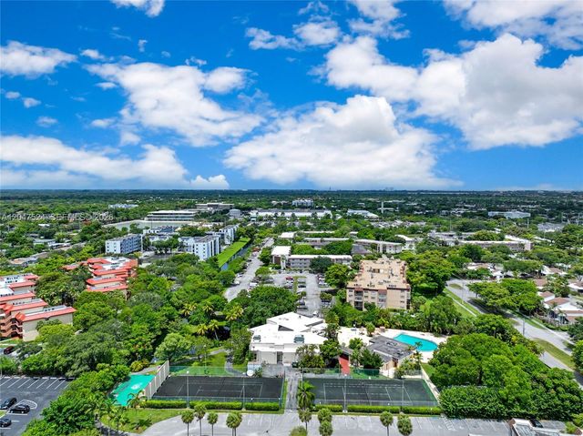 7000 NW 17th Street 303, Plantation, FL 33313