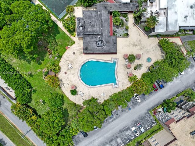 7000 NW 17th Street 303, Plantation, FL 33313