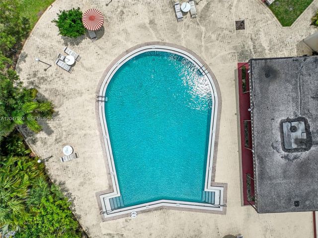 7000 NW 17th Street 303, Plantation, FL 33313