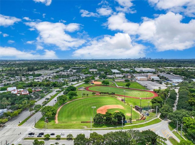 7000 NW 17th Street 303, Plantation, FL 33313