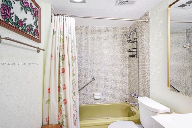 7000 NW 17th Street 303, Plantation, FL 33313