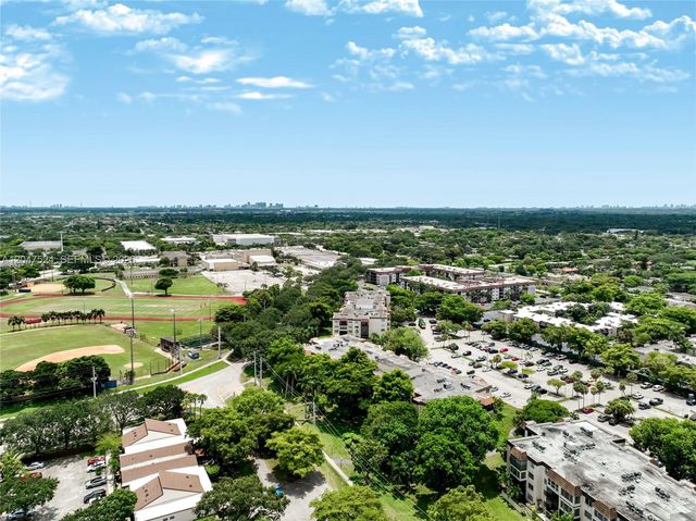 7000 NW 17th Street 303, Plantation, FL 33313