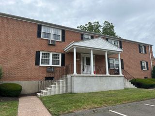 43 Brewster Road APT C, Glastonbury, CT 06033