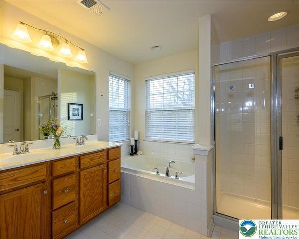 6310 Candle Place, Upper Saucon Twp, PA 18036