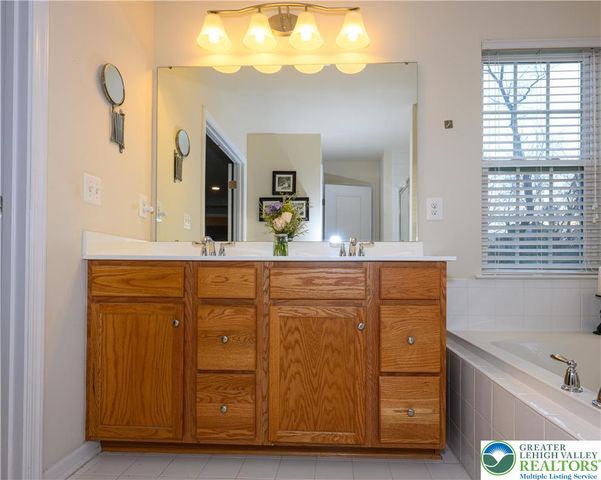 6310 Candle Place, Upper Saucon Twp, PA 18036