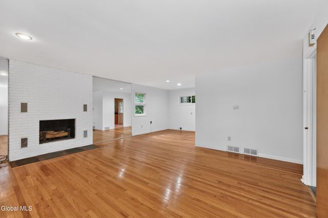 1082 Cornelius Avenue, Niskayuna, NY 12309