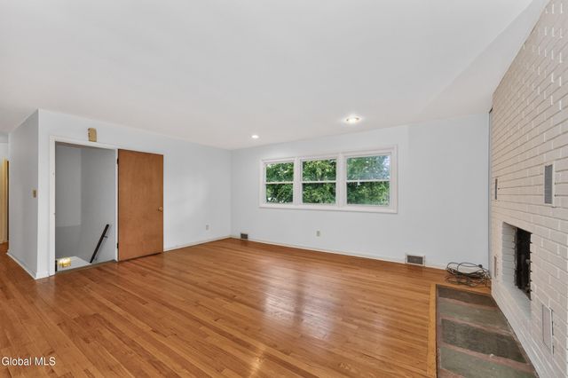 1082 Cornelius Avenue, Niskayuna, NY 12309