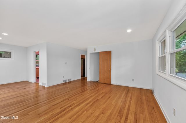 1082 Cornelius Avenue, Niskayuna, NY 12309