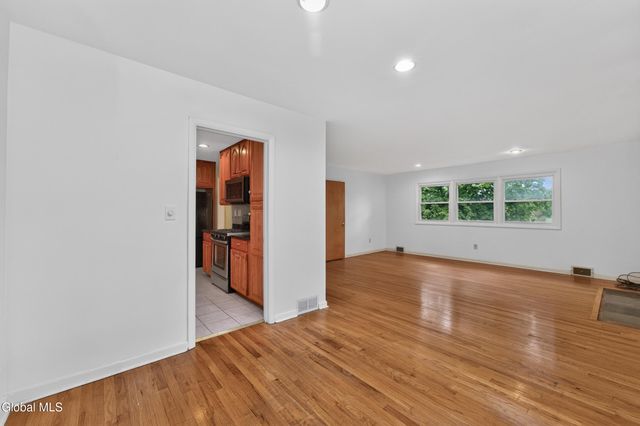 1082 Cornelius Avenue, Niskayuna, NY 12309