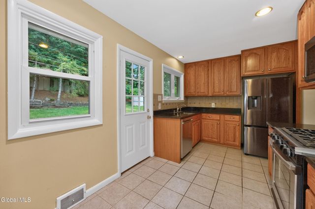 1082 Cornelius Avenue, Niskayuna, NY 12309
