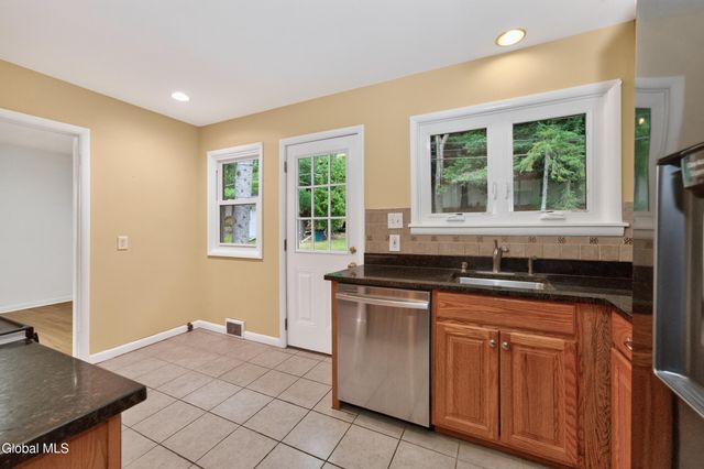 1082 Cornelius Avenue, Niskayuna, NY 12309