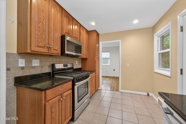 1082 Cornelius Avenue, Niskayuna, NY 12309