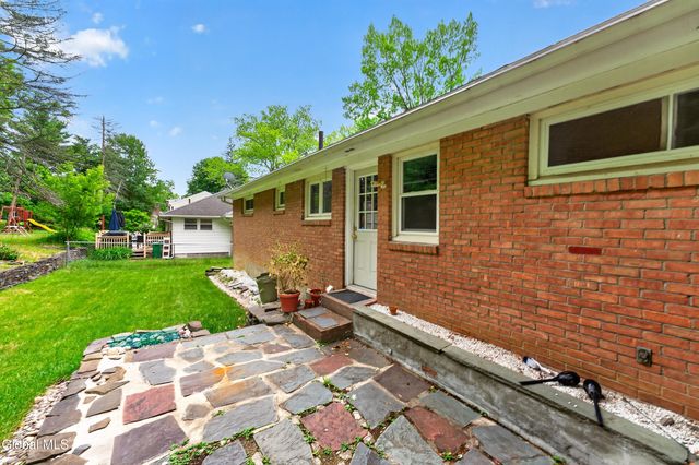 1082 Cornelius Avenue, Niskayuna, NY 12309