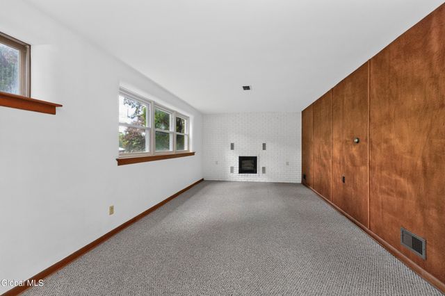 1082 Cornelius Avenue, Niskayuna, NY 12309