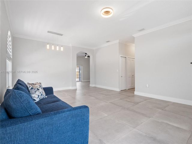 14833 SW 35th Ln, Miami, FL 33185