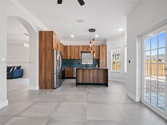 14833 SW 35th Ln, Miami, FL 33185