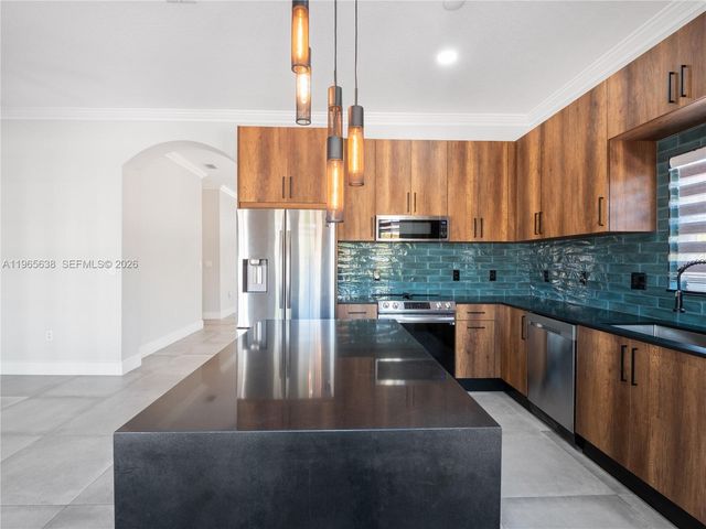 14833 SW 35th Ln, Miami, FL 33185