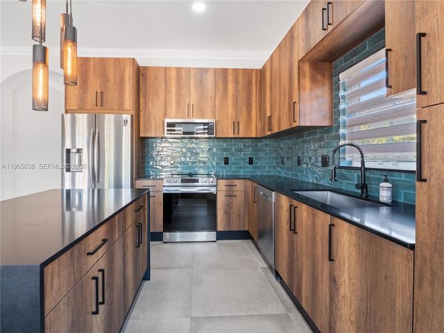 14833 SW 35th Ln, Miami, FL 33185