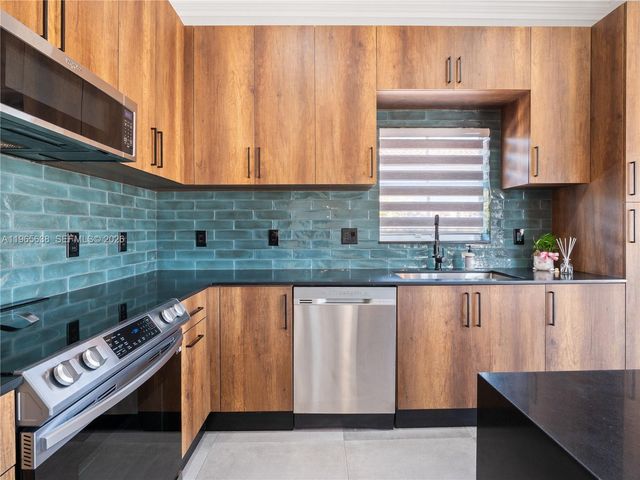 14833 SW 35th Ln, Miami, FL 33185