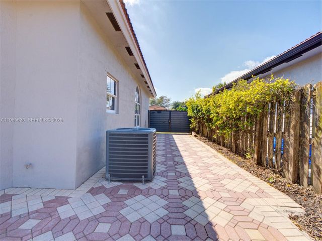 14833 SW 35th Ln, Miami, FL 33185