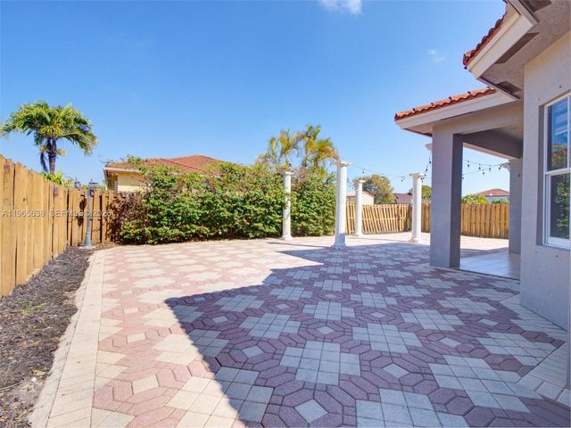 14833 SW 35th Ln, Miami, FL 33185