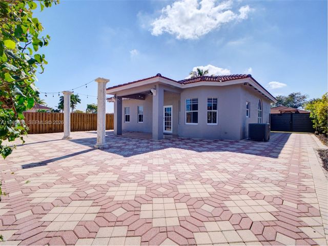 14833 SW 35th Ln, Miami, FL 33185