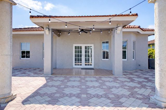 14833 SW 35th Ln, Miami, FL 33185