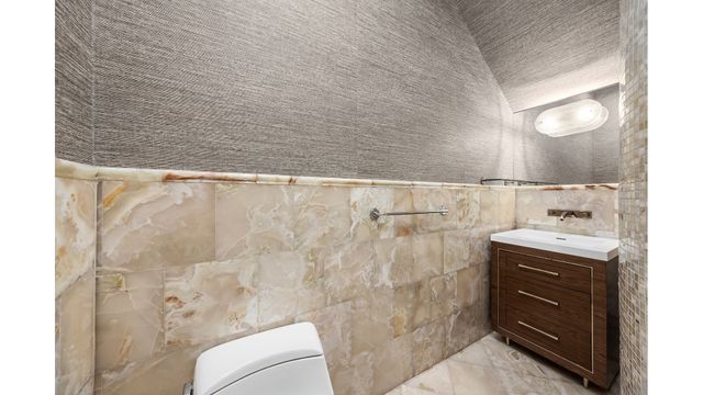 18 E 62ND Street, New York City, NY 10065