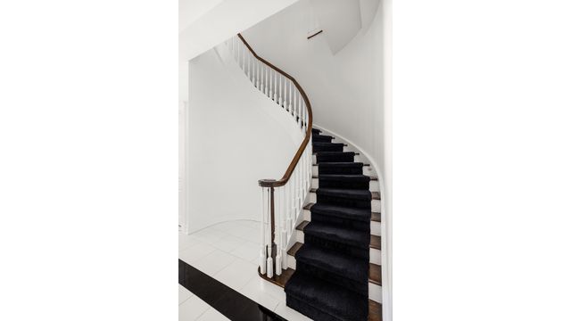 18 E 62ND Street, New York City, NY 10065