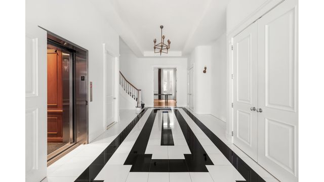 18 E 62ND Street, New York City, NY 10065