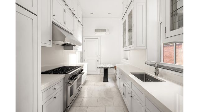 18 E 62ND Street, New York City, NY 10065