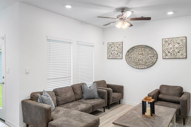 1213 E Saint Charles St, Gonzales, LA 70737