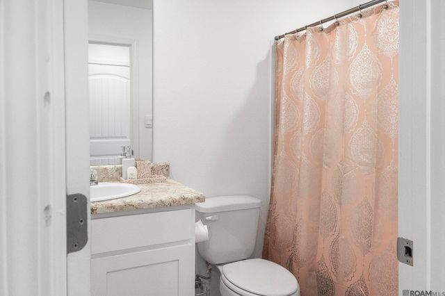 1213 E Saint Charles St, Gonzales, LA 70737