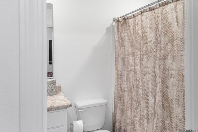 1213 E Saint Charles St, Gonzales, LA 70737